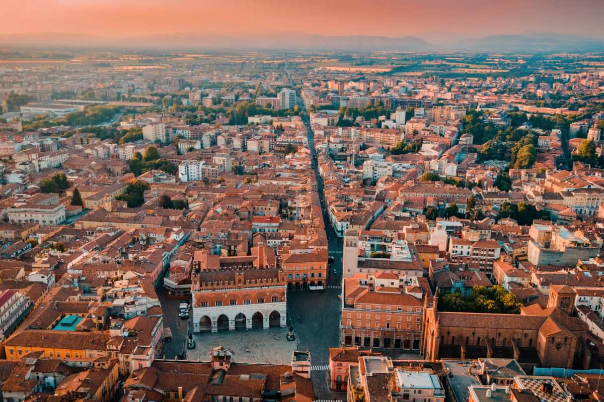 Voli low cost da Milano a 9 euro nel 2026: scopri come risparmiare per i tuoi viaggi in questa guida dettagliata.